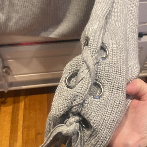 Grey Sweater with Lace Up sleeves - Picture 2 of 5